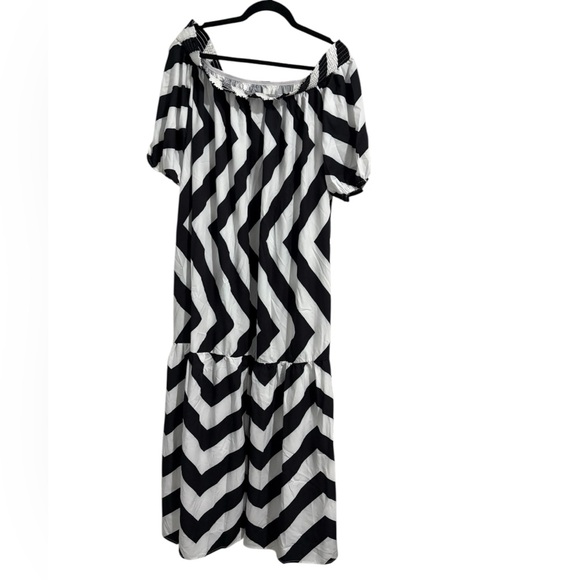 Black and White Off the Shoulder Maxi Sundress NWT - Picture 2 of 3